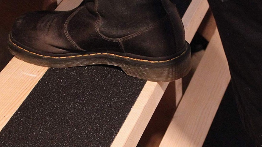 冬天道路那么滑，你還不早點使用防滑膠帶【昆山玉寰】