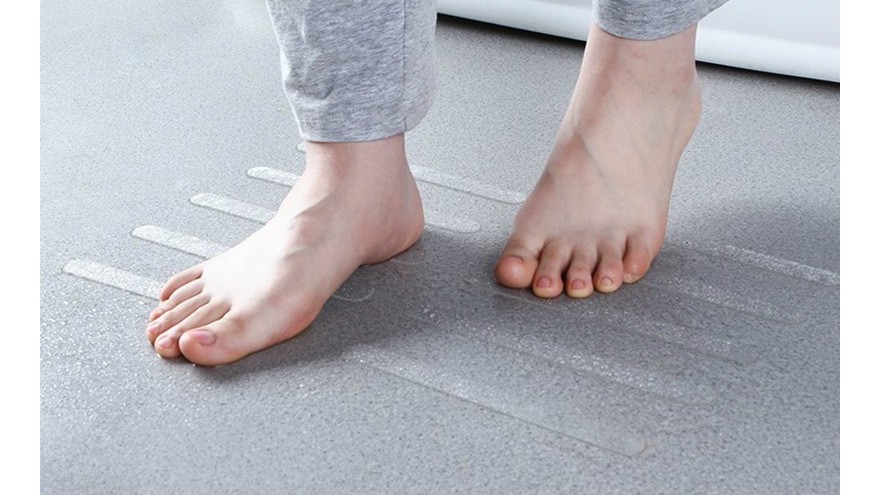 家里的浴室太滑怎么辦-防滑膠帶來補救【昆山玉寰】