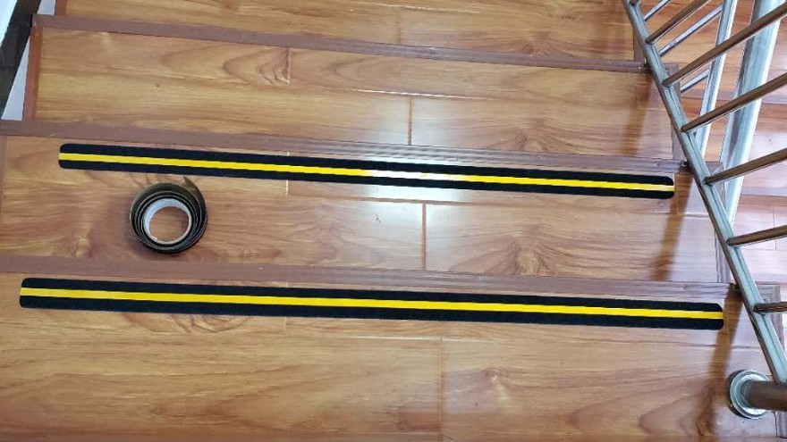 防滑膠帶什么材質？膠帶源頭廠家【昆山玉寰】