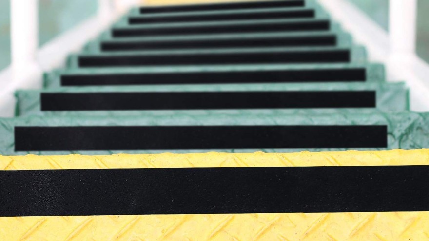 PVC和PET防滑條那種更耐用呢？