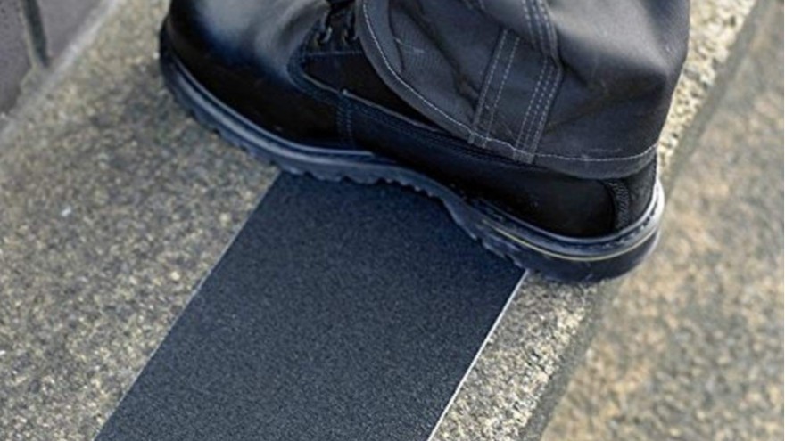 防滑膠帶的品質(zhì)可靠嗎？廠家在線提供問題解決方案【昆山玉寰】