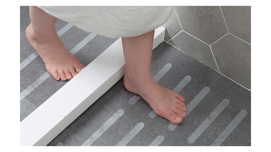 浴室經常滑倒摔傷？那你為什么還不用防滑膠帶？