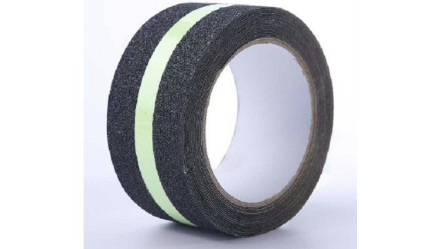 黑色夜光防滑膠帶是什么材質-PET環保夜光條防滑膠帶